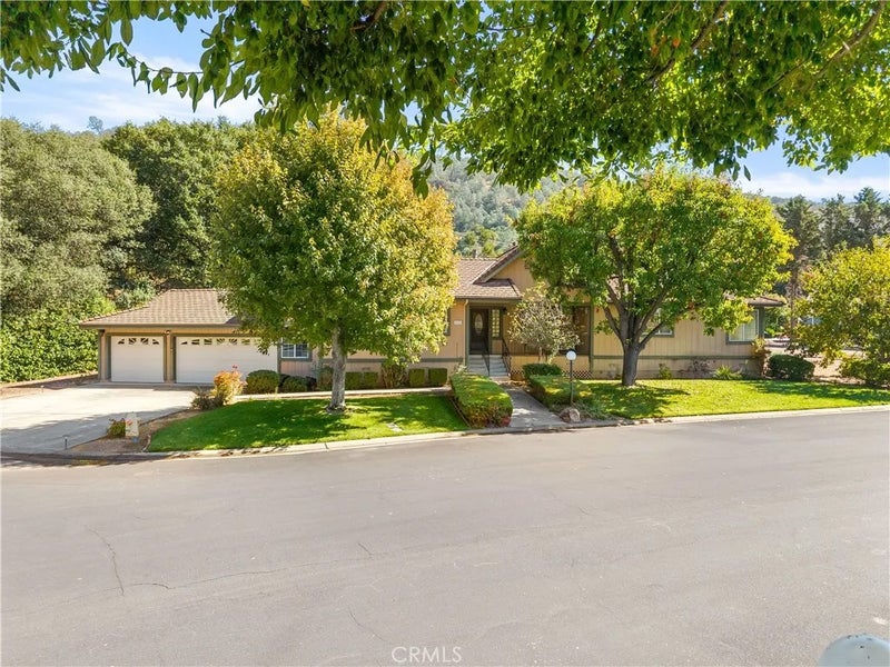 8656 Paradise Valley Boulevard