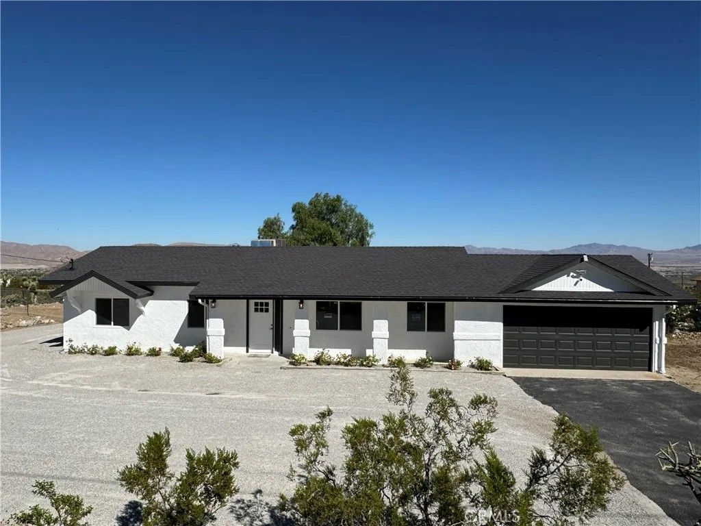 Photo of 32358 Emerald Rd, Lucerne Valley, CA 92356 (MLS # HD26014609)