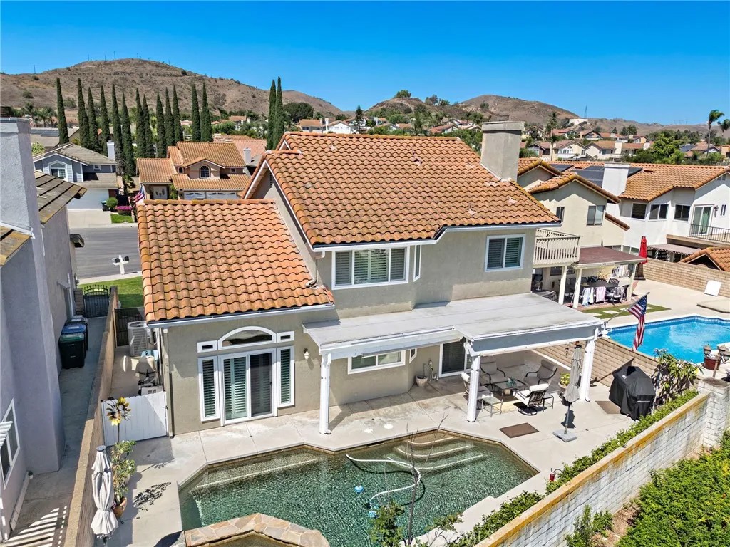 17935 Via Casitas
