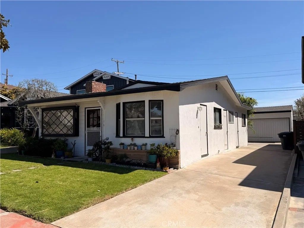 Photo of 125 Avenida Aragon #REAR, San Clemente, CA 92672 (MLS # OC26058329)