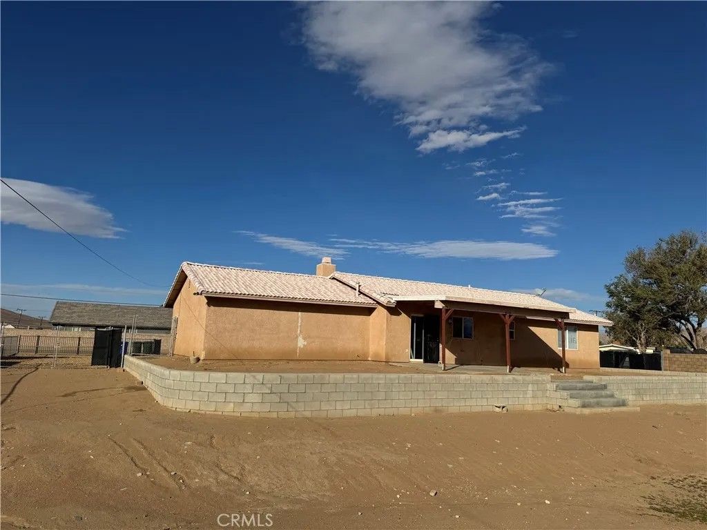Photo of 20953 South Rd, Apple Valley, CA 92307 (MLS # HD25259879)
