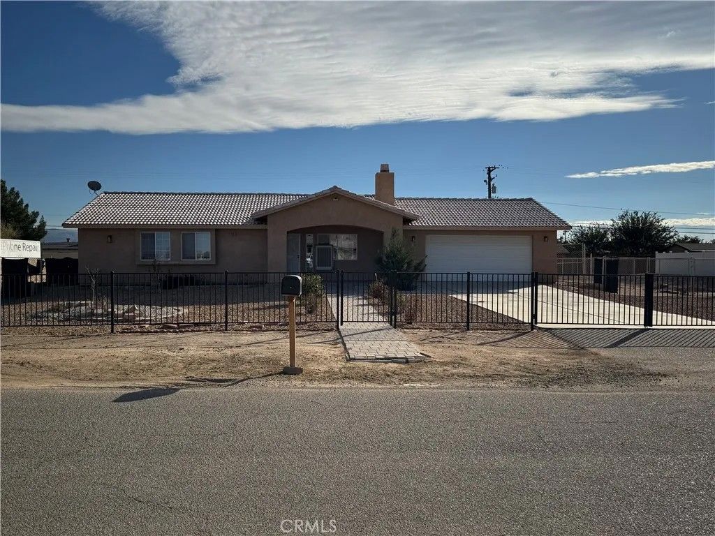 Photo of 20953 South Rd, Apple Valley, CA 92307 (MLS # HD25259879)