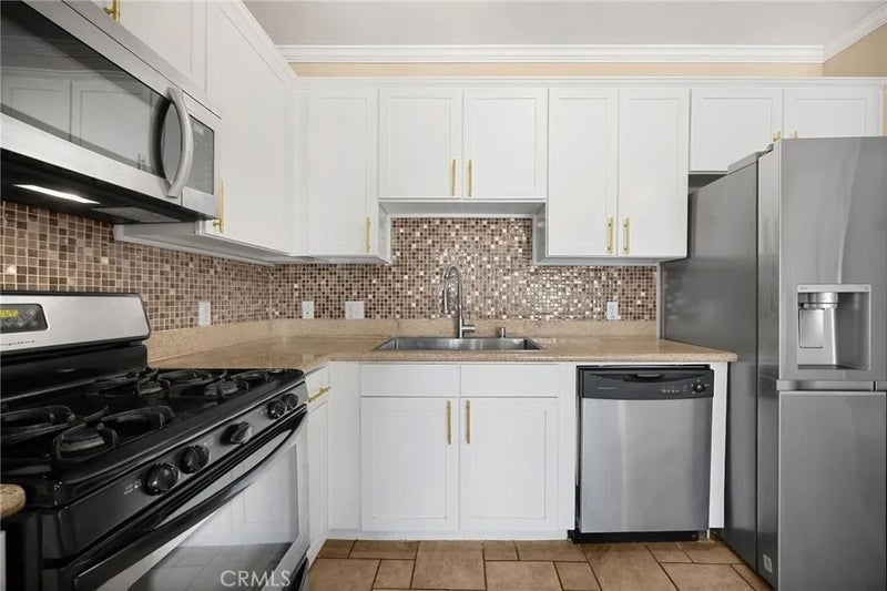 6938 Laurel Canyon 303
