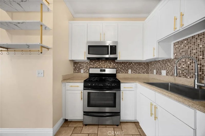 6938 Laurel Canyon 303