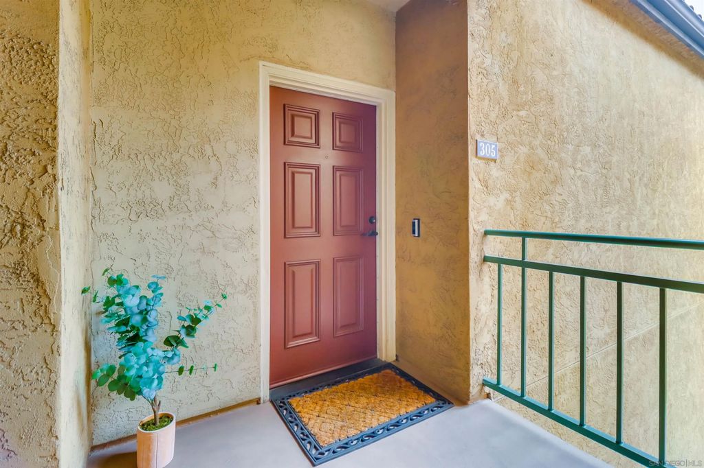 Photo of 2050 Camino De La Reina #3305, San Diego, CA 92108 (MLS # 250041716)