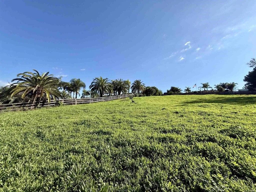 Photo of 1851 E Mission, Fallbrook, CA 92028 (MLS # NDP2509458)