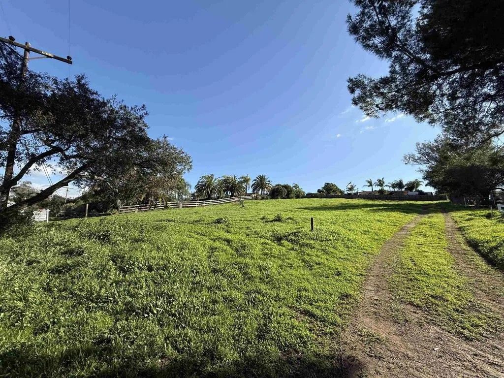Photo of 1851 E Mission, Fallbrook, CA 92028 (MLS # NDP2509458)
