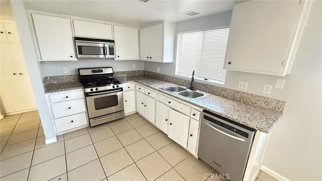 Photo of 22854 Eyota Rd, Apple Valley, CA 92308 (MLS # HD26011624)