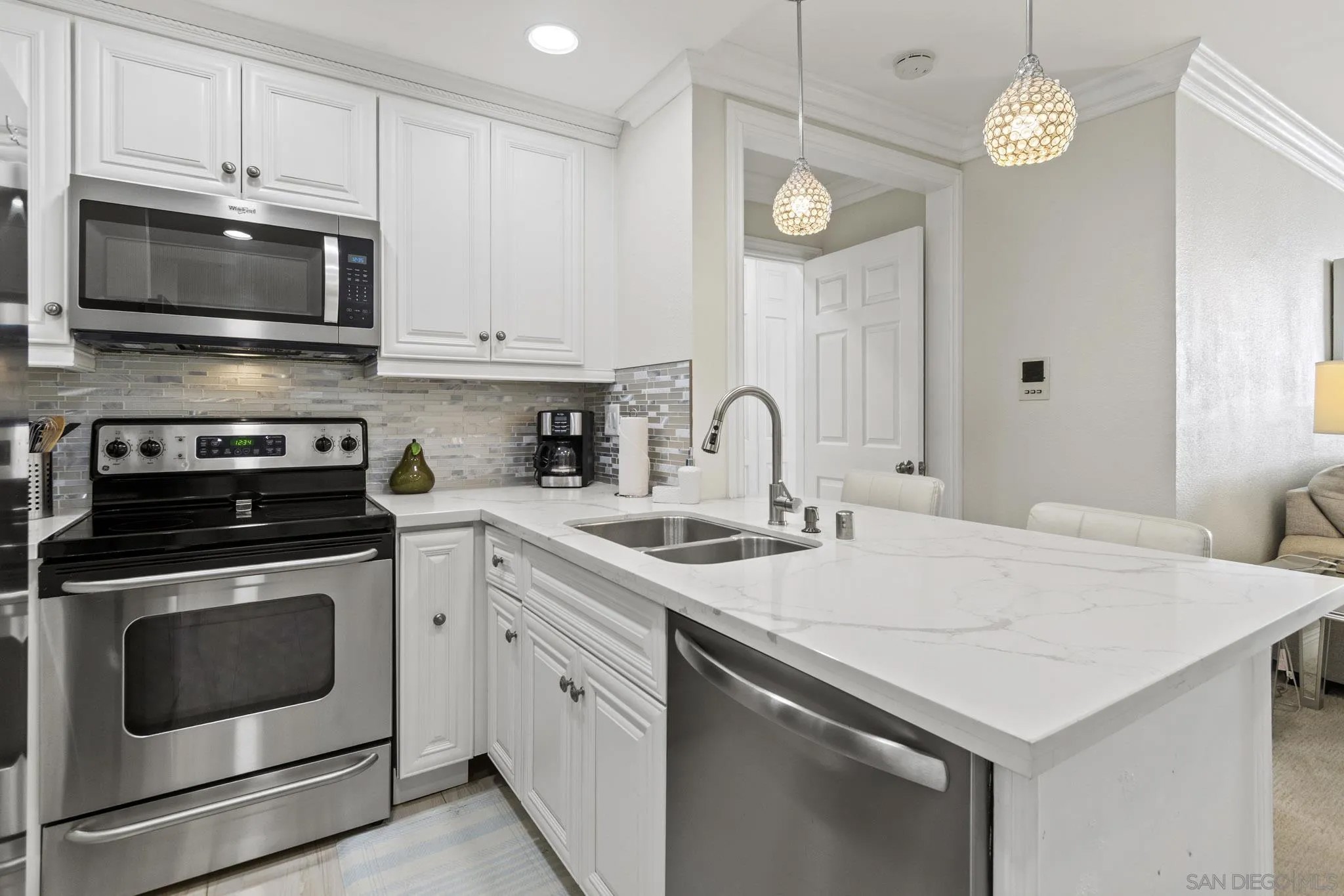 999 N Pacific St D200