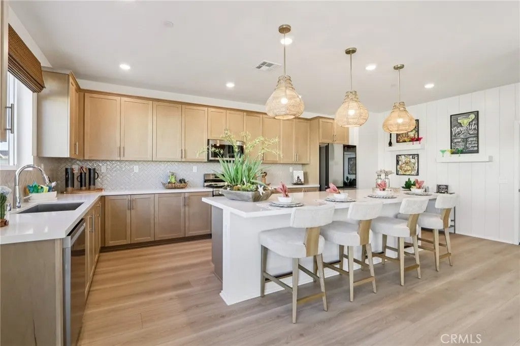 3659 E Avenue Q14