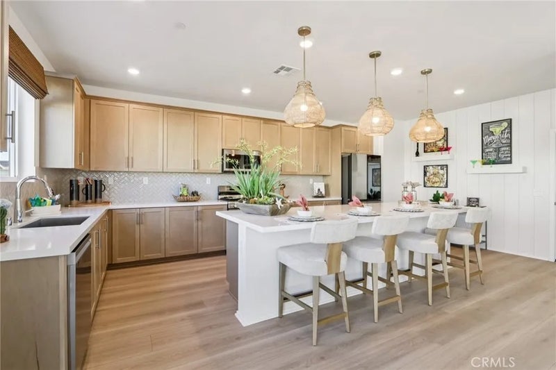 3659 E Avenue Q14