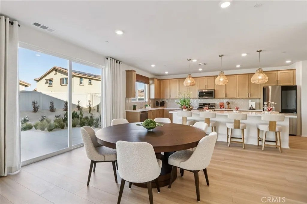 3659 E Avenue Q14