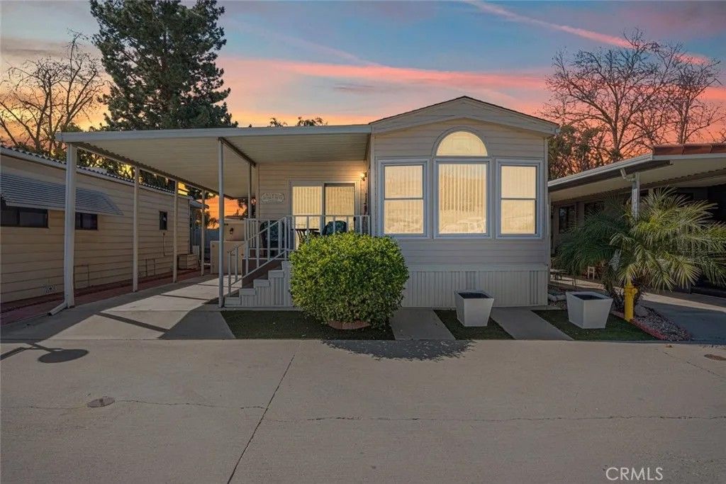 Photo of 924 Acorn Dr, San Jacinto, CA 92583 (MLS # SW26001467)