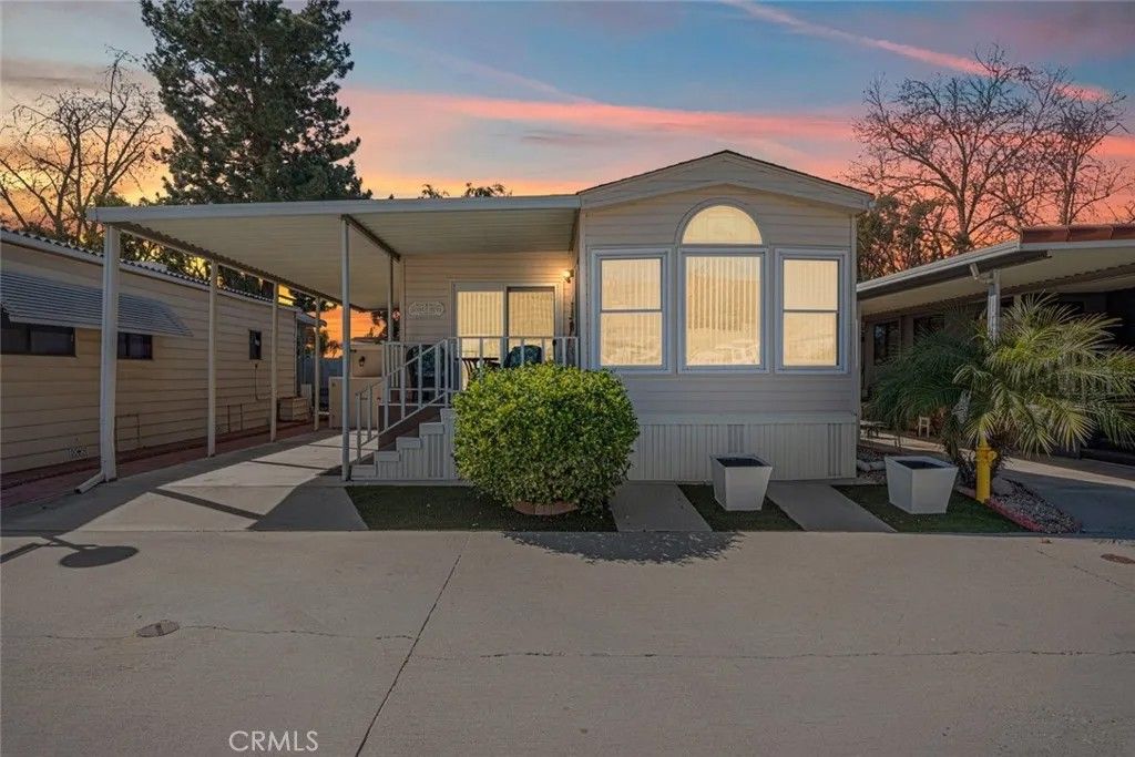 Photo of 924 Acorn Dr, San Jacinto, CA 92583 (MLS # SW26001467)