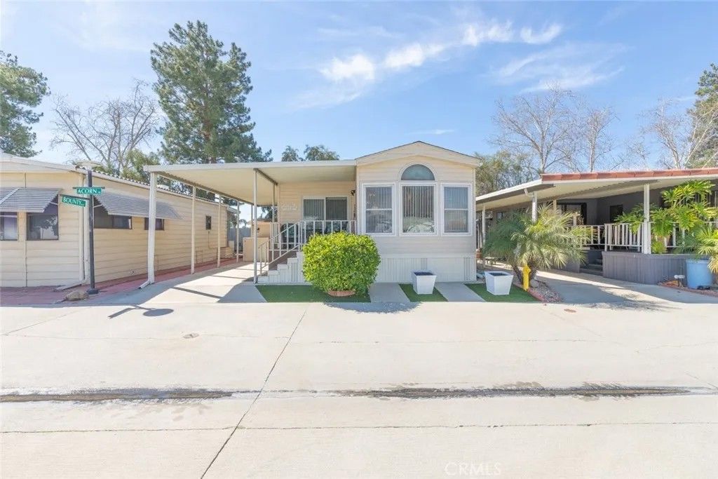 Photo of 924 Acorn Dr, San Jacinto, CA 92583 (MLS # SW26001467)