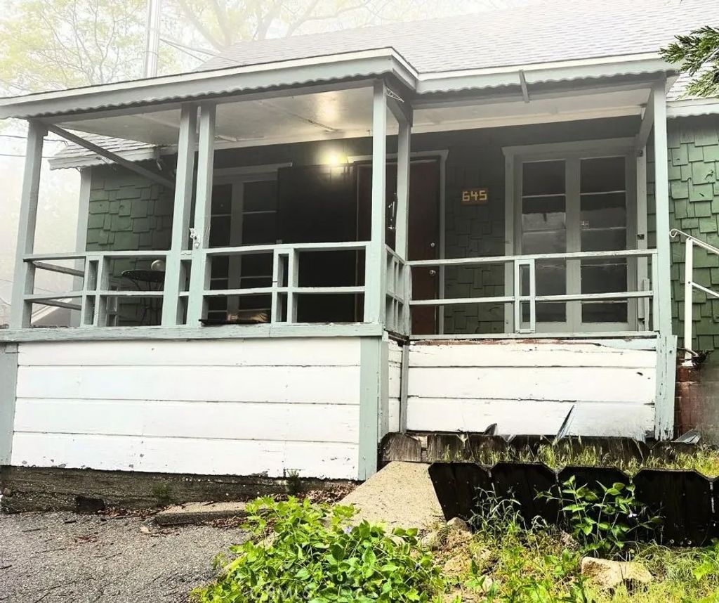 Photo of 645 Knoll Drive, Crestline, CA 92325 (MLS # GD26020652)