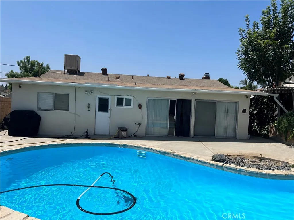 4957 Noble Street