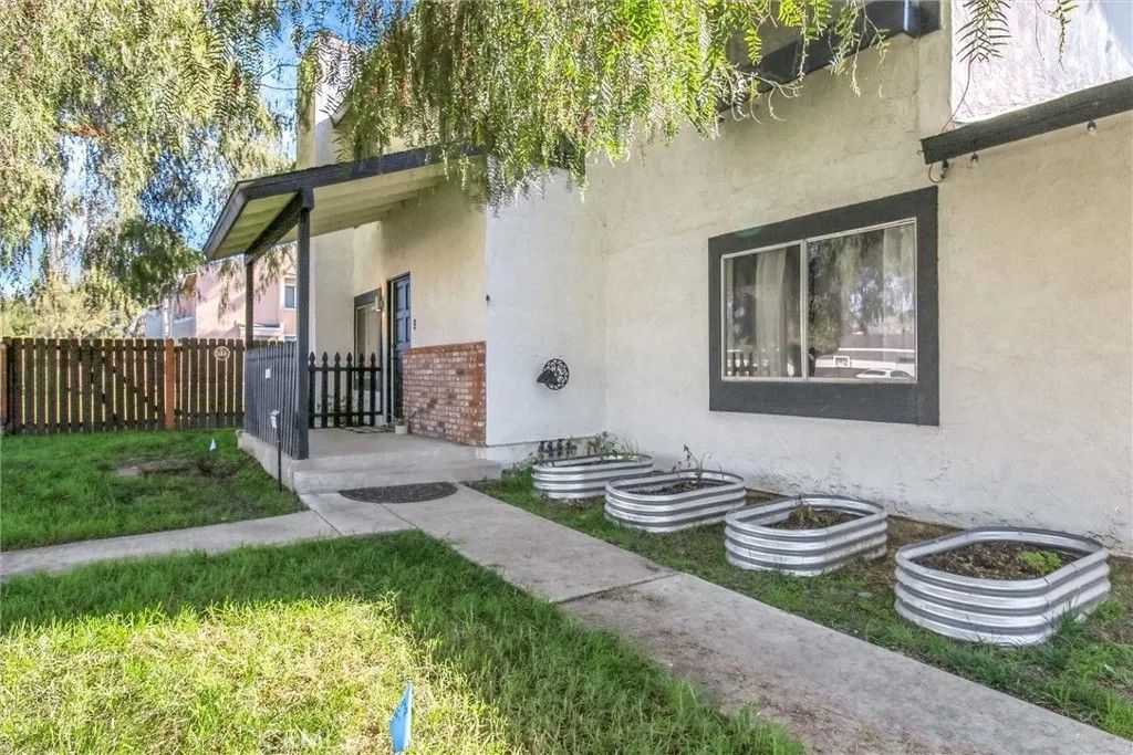 Photo of 1318 Stillman Ave, Redlands, CA 92374 (MLS # IG26022285)