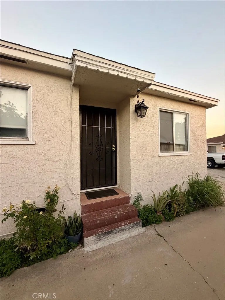 3700 W 105th