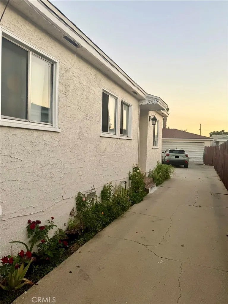 3700 W 105th