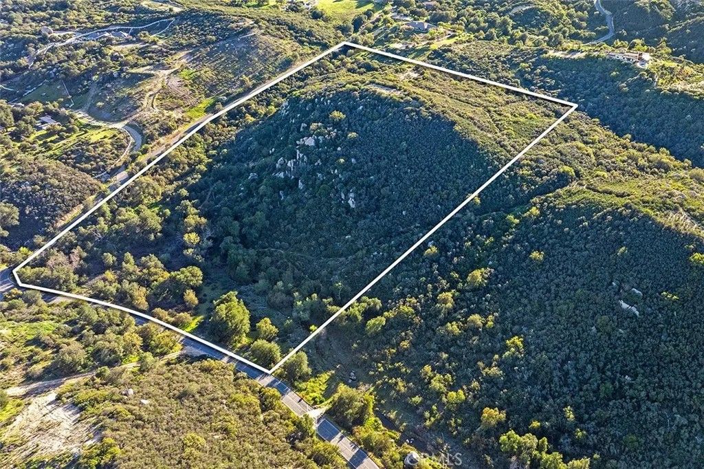 Photo of 20 Calle Huerto, Murrieta, CA 92562 (MLS # SW26054790)