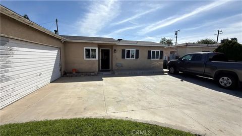 Photo of 1006 Nicklett Ave, Fullerton, CA 92833 (MLS # DW26079672)