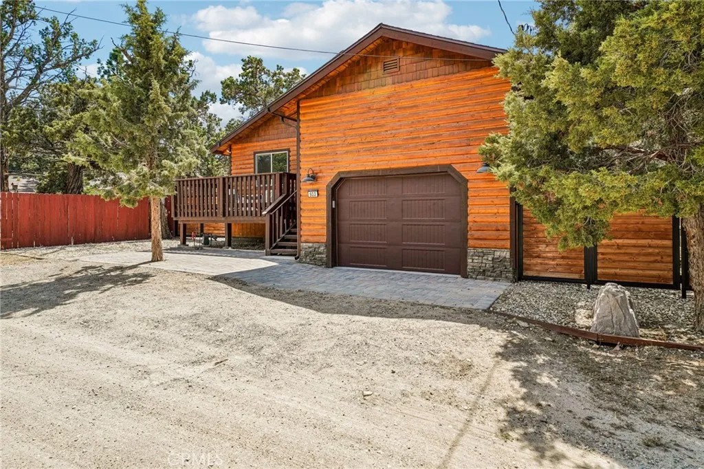 933 Spruce