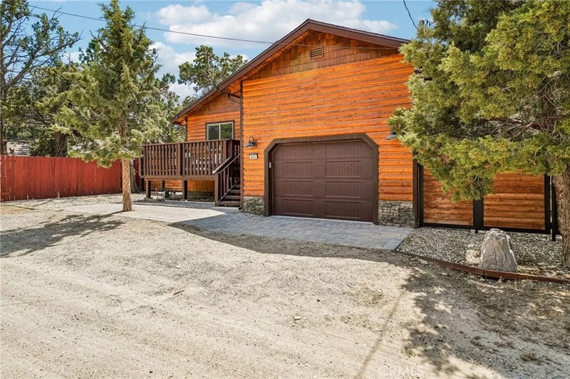 933 Spruce