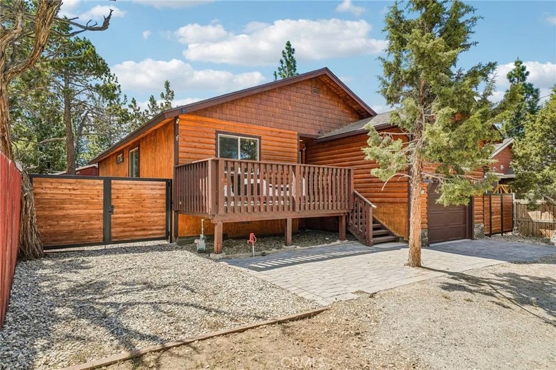 933 Spruce