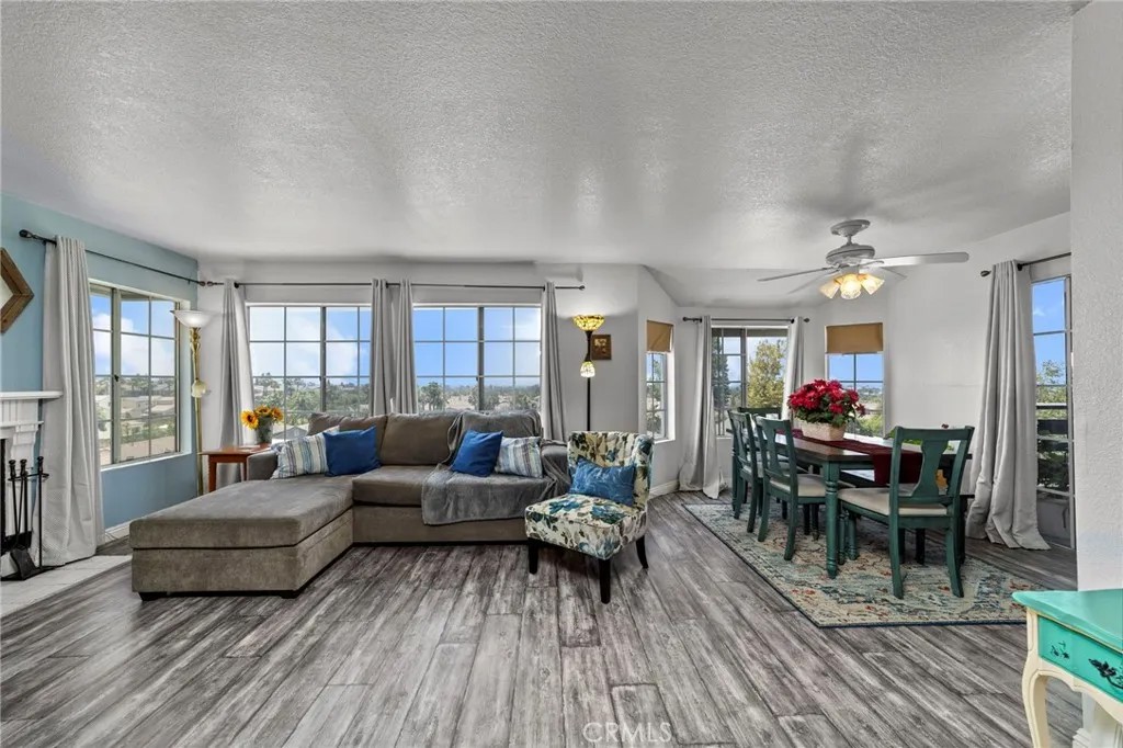 1047 Lakeview