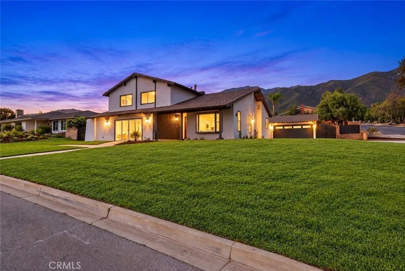 9086 Hillside