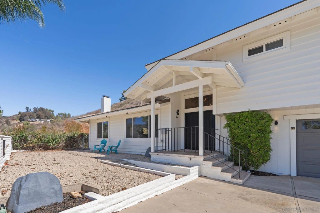 Photo of 3548 Laurashawn LN, Escondido, CA 92026 (MLS # 260023281)
