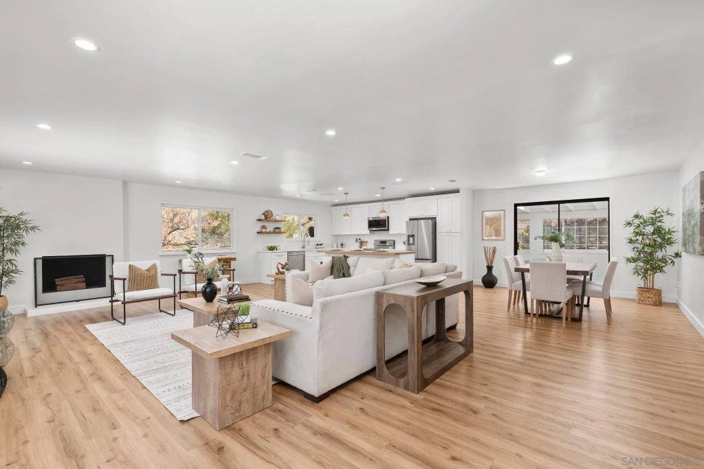 Photo of 3548 Laurashawn LN, Escondido, CA 92026 (MLS # 260023281)