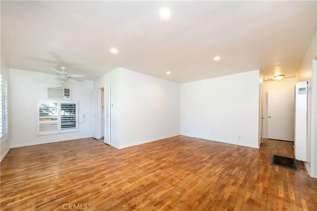 Photo of 4181 Tujunga, Studio City, CA 91604 (MLS # SR25273513)