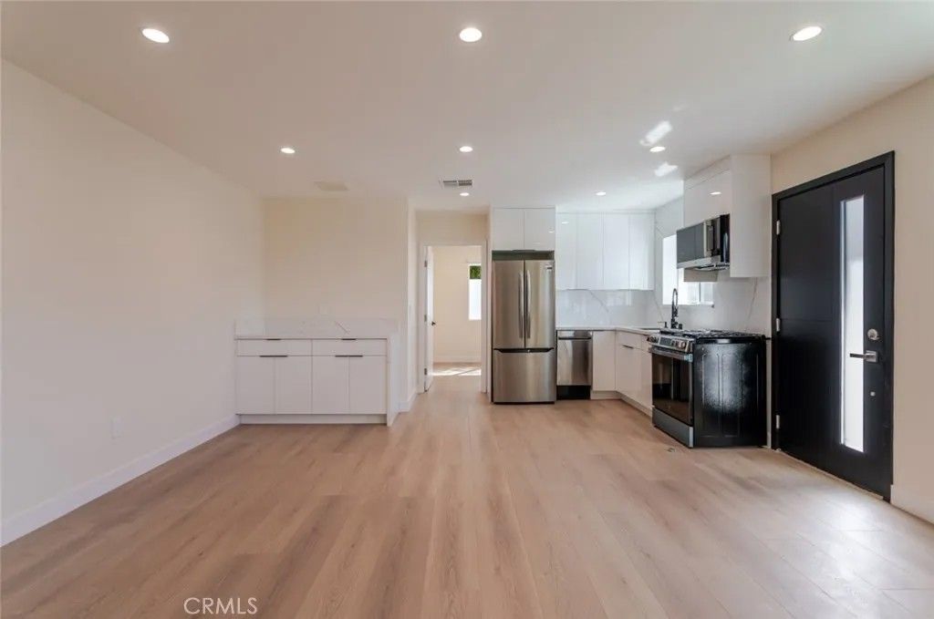Photo of 10423 Pinyon Avenue, Tujunga, CA 91042 (MLS # GD26068977)
