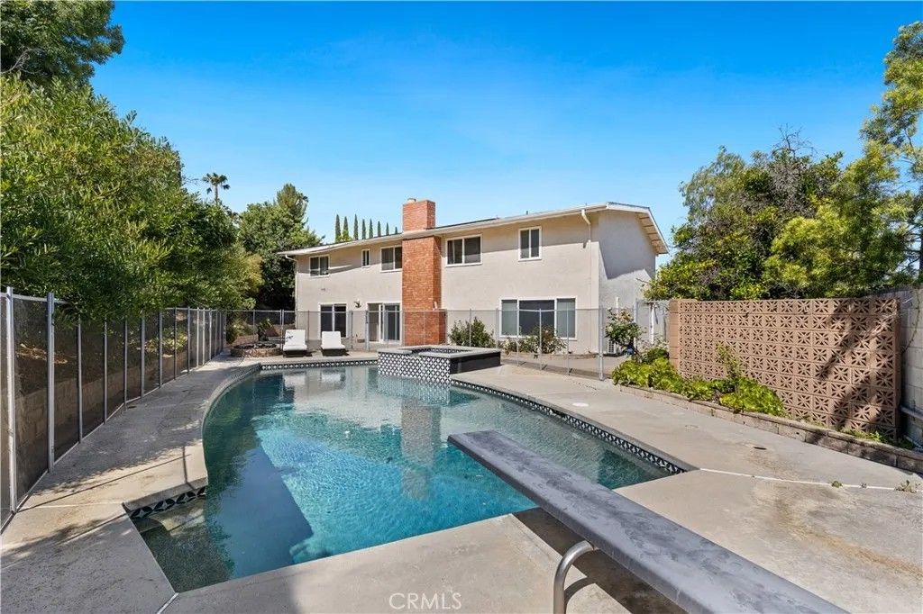 Photo of 5931 Maury Avenue, Woodland Hills, CA 91367 (MLS # SR26084828)