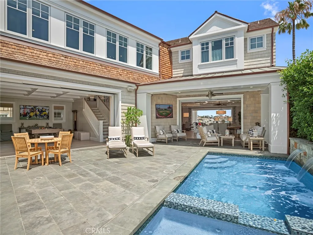 1324 E Balboa Boulevard