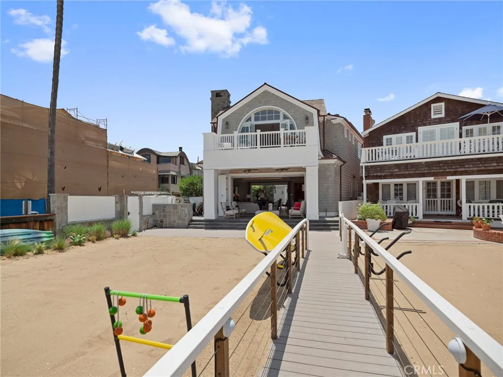 1324 E Balboa Boulevard