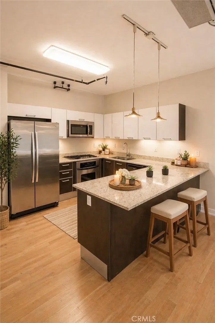 645 W 9th