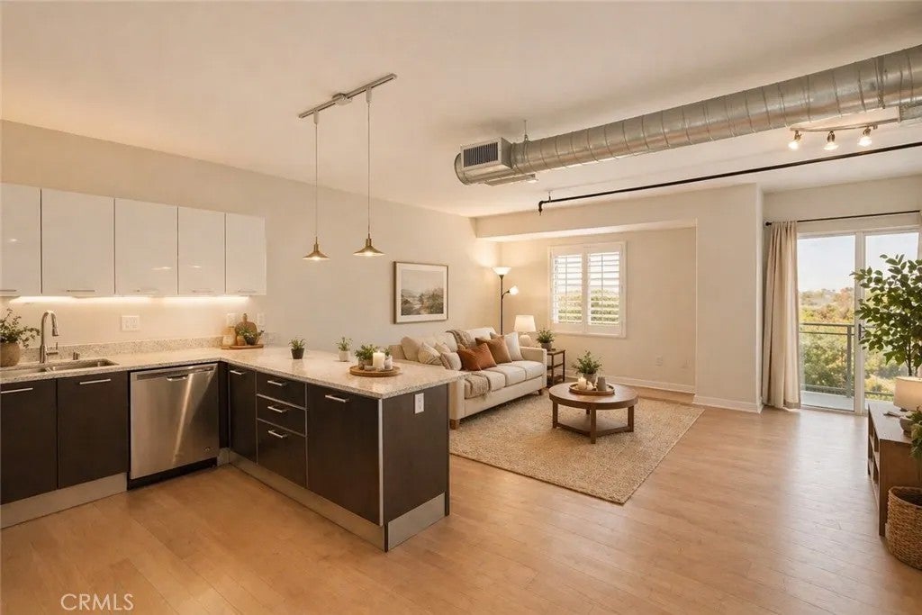 645 W 9th