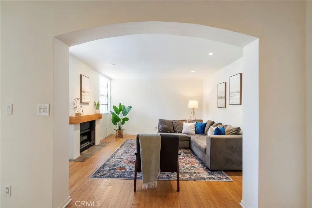 740 N Kings Road 208