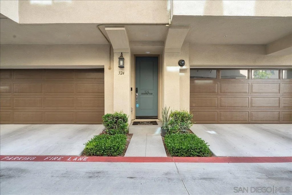 Photo of 324 Waverunner Ct, Santee, CA 92071 (MLS # 260012973)