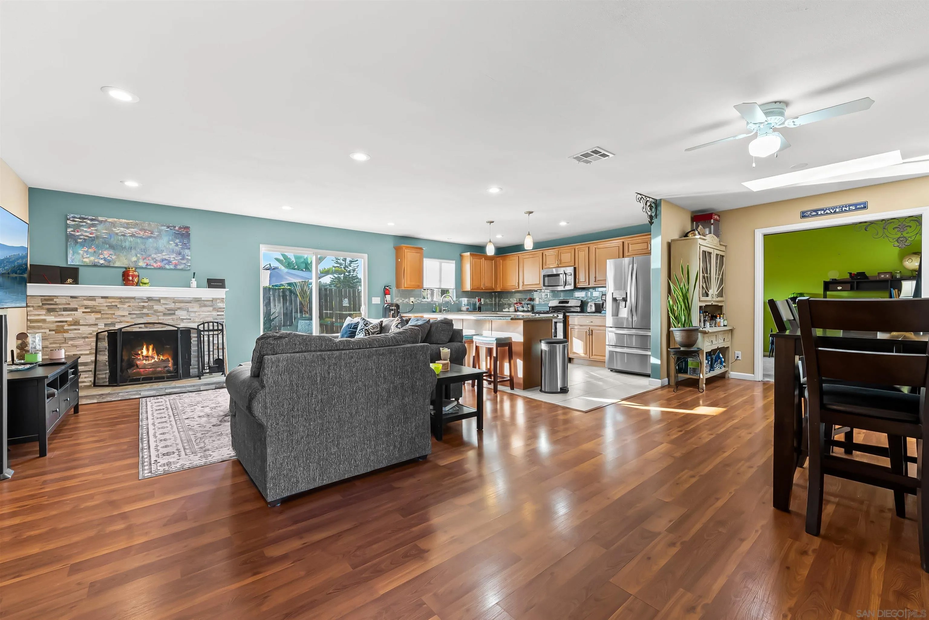 1818 La Corta St