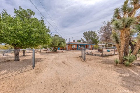 Photo of 7625 Joshua View, Yucca Valley, CA 92284 (MLS # JT26074642)