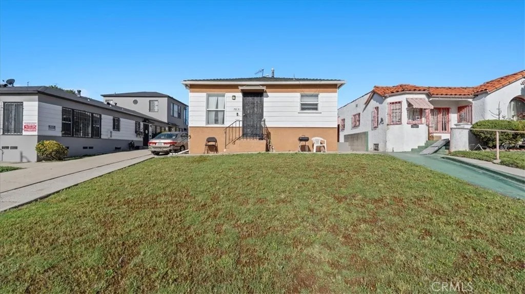 7831 S Normandie