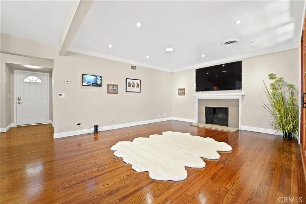 112 N Garfield Place