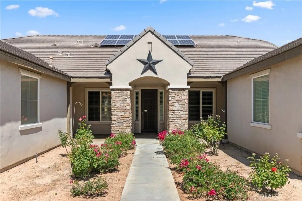 Photo of 41530 Yew ST, Lancaster, CA 93536 (MLS # SR26110328)
