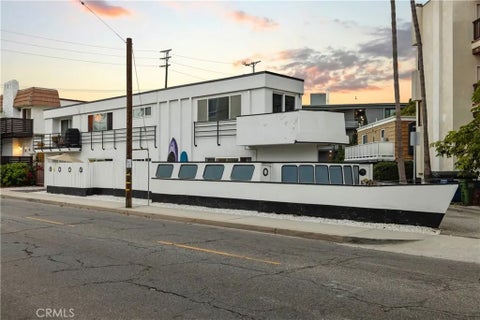Photo of 3906 Pacific Avenue, Marina Del Rey, CA 90292 (MLS # SR26160496)