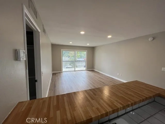23515 Lyons 218