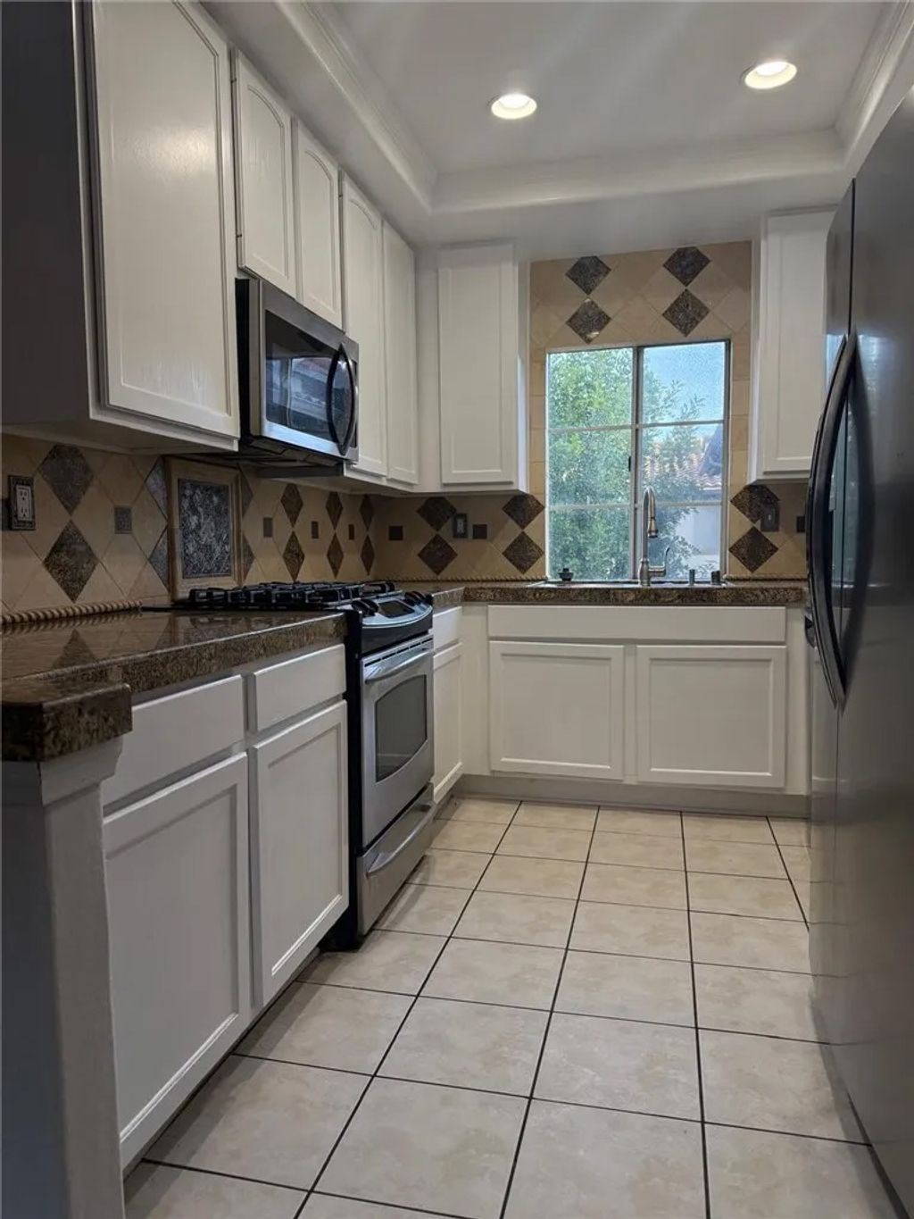 Photo of 28 Via Alivio, Rancho Santa Margarita, CA 92688 (MLS # CV26093244)